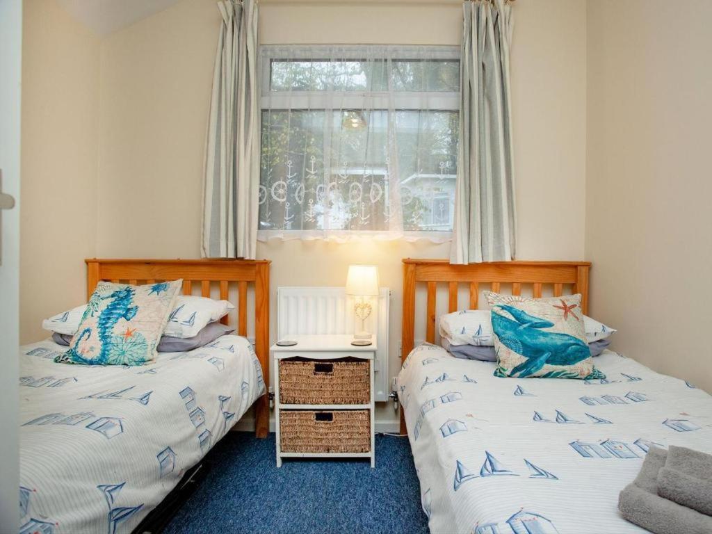 Sunnydaze-Detached Chalet With 2 Bedrooms And 2 Bathrooms And Private Parking Outside Door Dartmouth Exteriör bild