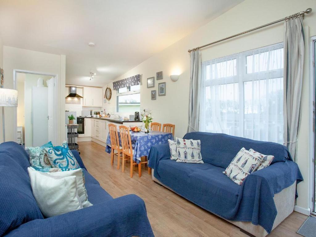 Sunnydaze-Detached Chalet With 2 Bedrooms And 2 Bathrooms And Private Parking Outside Door Dartmouth Exteriör bild