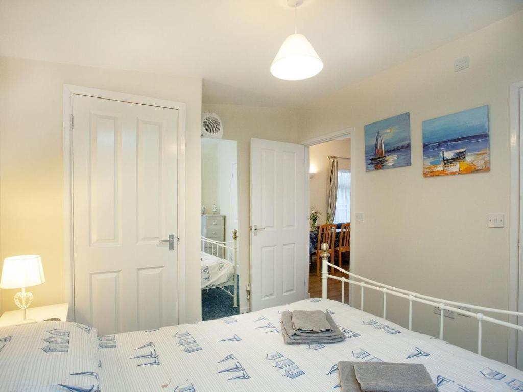 Sunnydaze-Detached Chalet With 2 Bedrooms And 2 Bathrooms And Private Parking Outside Door Dartmouth Exteriör bild