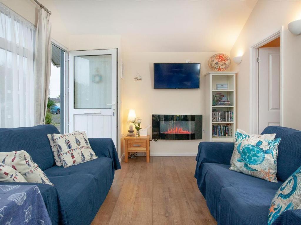 Sunnydaze-Detached Chalet With 2 Bedrooms And 2 Bathrooms And Private Parking Outside Door Dartmouth Exteriör bild