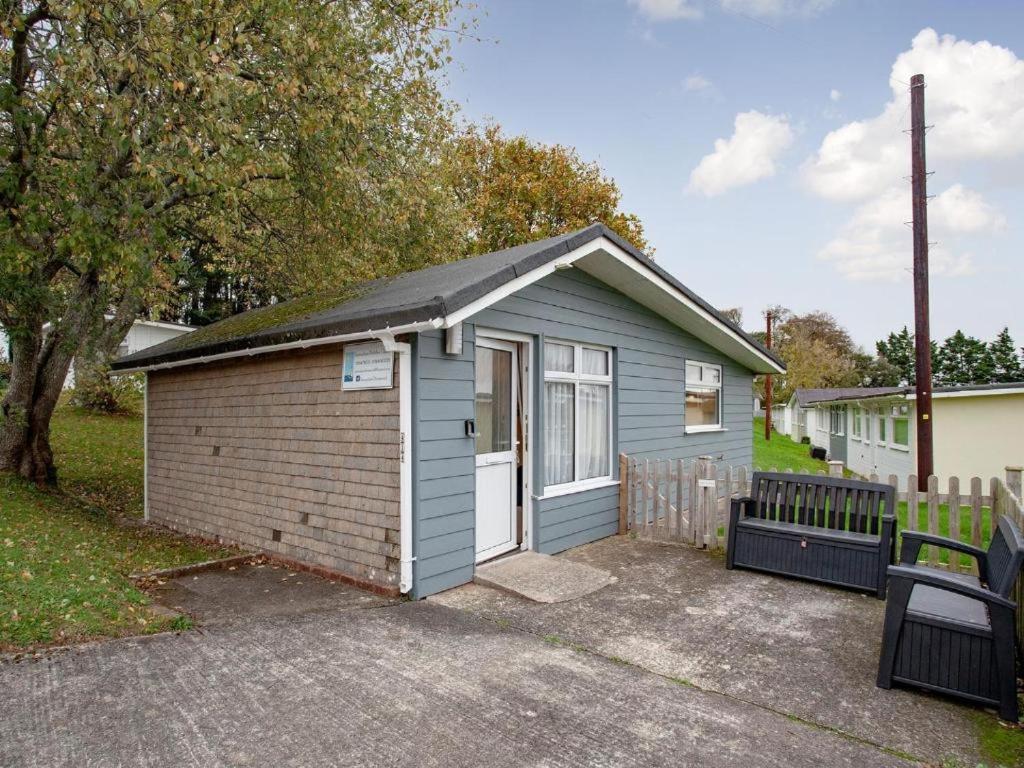 Sunnydaze-Detached Chalet With 2 Bedrooms And 2 Bathrooms And Private Parking Outside Door Dartmouth Exteriör bild